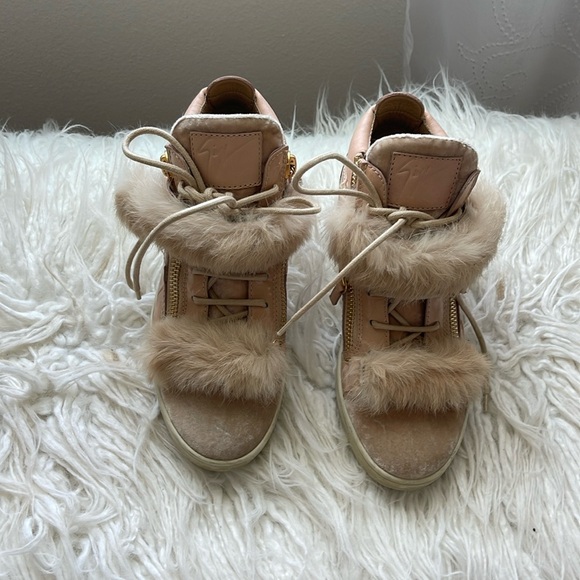 Pair of sneakers from Giuseppe zanotti velvet and leather color tan size 38 - Picture 1 of 3